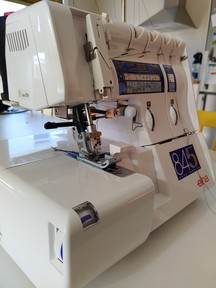 Sewing machine ISK 420