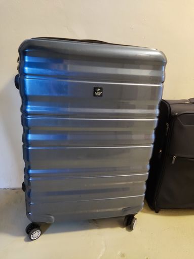 Suitcase ISK 3,000